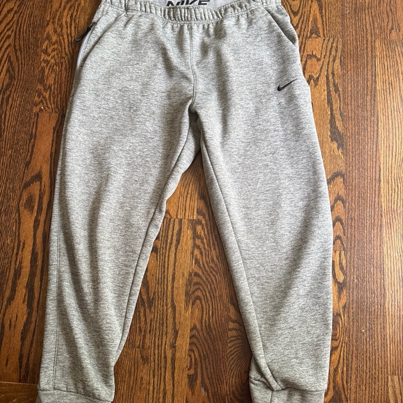 Nike Men THERMA FIT Tapered Pants Gray Athletic Jogger Sweat-pant 932256-063 - Picture 1 of 7